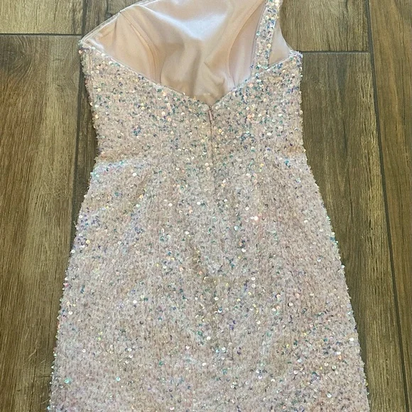 Sherri Hill Light Pink Iridescent Sequin One-Shoulder Dress, size 4 - Picture 2 of 7
